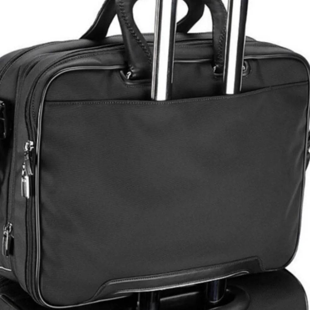 Tumi Arrivé T-Pass Kennedy Expandable Deluxe Brief Laptop Carryall Brief…